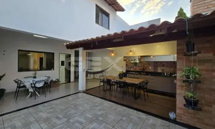 Casa 2 pavimentos no bairro Liberdade, 3 quartos, 1 suíte com Hidro e área gourm