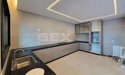 Apartamento à venda no Centro, com 3 quartos sendo 1 suíte com closet.