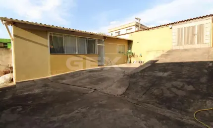 Casa à venda, 03 quartos, 04 vagas, rua Damasco, São Luiz - Divinópolis/MG