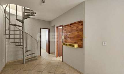 Apartamento à venda no Centro, 2 quartos e área externa.