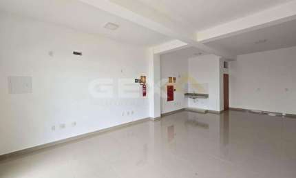 Loja de 47m² com cozinha e banheiro no bairro liberdade