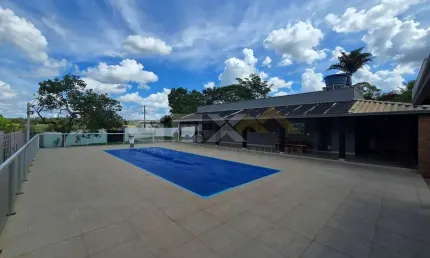 Chácara à venda com espaço gourmet completo, piscina e sauna, localizada em Chác