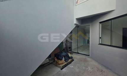 Sobrado térreo no bairro Dona Rosa, 2 quartos e cozinha americana.