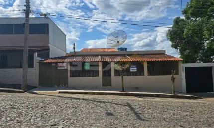Casa no bairro Belvedere, na Rua LaPaz com 03 quartos e 02 vagas
