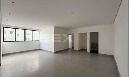 Apartamento à venda no Centro com 3 quartos sendo 1 suíte.