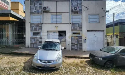 Terreno à venda de 300m² no bairro Planalto com Galpão e 2 sobrados de fundo.