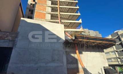Apartamento à venda no Centro, 4 quartos sendo 3 suítes.