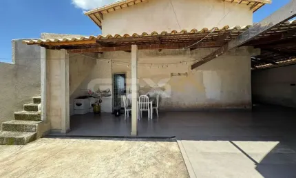 Casa à venda de 2 pavimentos no bairro Rancho Alegre.