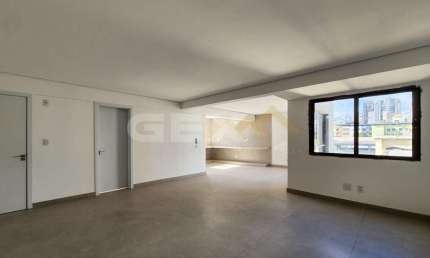 Apartamento à venda no Centro, 3 quartos sendo 1 suíte e 2 semi-suíte.