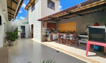 Casa à venda no bairro Quintino, 3 quartos sendo 1 suíte, 6 vagas.