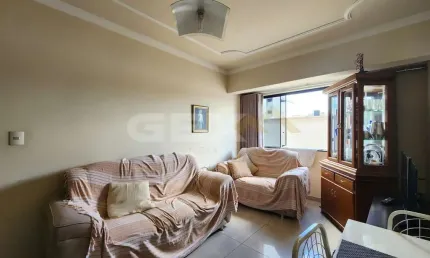 Apartamento à venda na Av. Paraná, 3 quartos sendo 1 suíte.