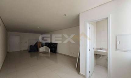 Sala comercial à venda no Centro, com portaria 24h.