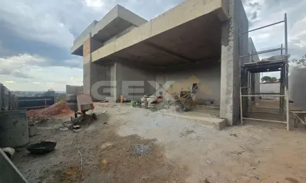 Casa à venda no Condomínio Vistadoro Aquaville, 4 quartos todos sendo suítes.