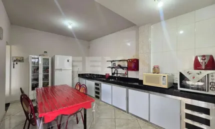 Casa à venda no bairro Nações de 3 pavimentos, 4 quartos e terraço com cozinha g