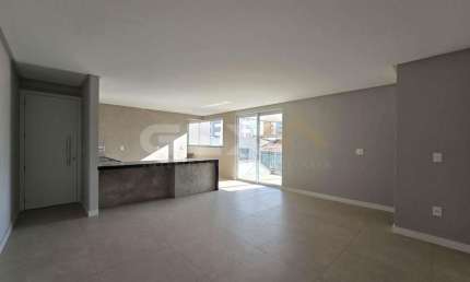Apartamento à venda no Centro, 3 quartos, 2 suítes e 3 vagas.