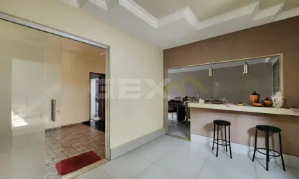 Casa à venda de 3 pavimentos no Santa Tereza, 3 quartos, 1 suíte e área gourmet.