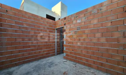 Casa à venda no São Roque, 3 quartos, 1 suíte e 2 vagas.