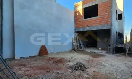 Casa à venda no São Roque, 3 quartos, 1 suíte e 2 vagas.