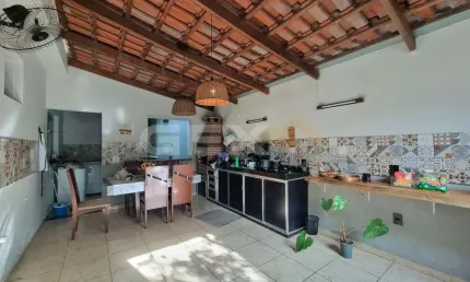 Casa à venda no bairro Davanuze, 2 quartos e espaço gourmet.