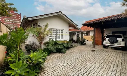 CASA no ANITA GARIBALDI com 3 quartos para VENDA, 166 m²