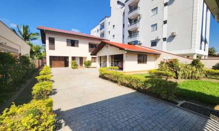 Casa com 4 quartos à venda no Iririú, Joinville 