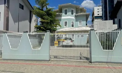 CASA no ANITA GARIBALDI com 3 quartos para VENDA, 244 m²