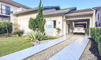 CASA no ESPINHEIROS com 3 quartos para VENDA, 177 m²