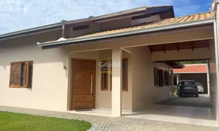 Casa no espinheiros com 3 quartos para venda, 179 m²