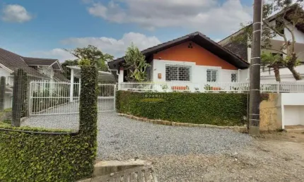Casa com 2 quartos para alugar no Saguaçu, Joinville 
