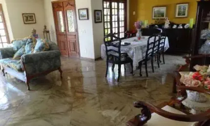 Vendo linda casa no Condominio de Alto Padrão Ubá 7.