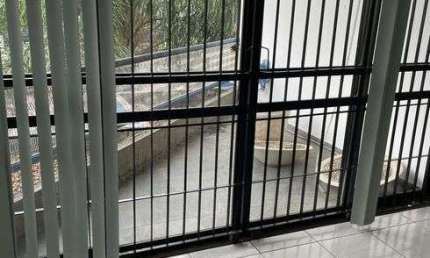 Vendo sala comercial de frente no Ibiza - Avenida Central