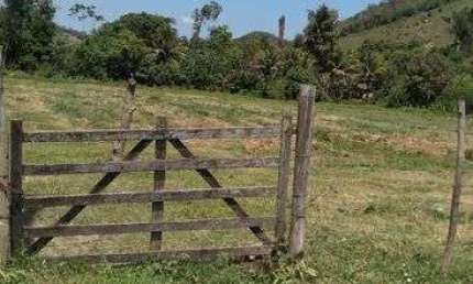 Vendo Área de 1714 m2 na Rua Carlos Ferreira 660 no Bairro Chácaras Pinhão em Tanguá.