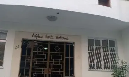 Ótimo apartamento na Rua Ator Paulo Gustavo 157 ao lado da Padaria e Confeitaria Beira Mar.