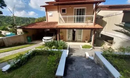 VENDA - Linda casa 03 quartos com suíte dentro de Condomínio Fechado