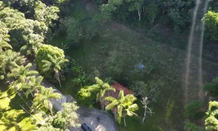 Terreno gigante 1400m², com benfeitoria de uma casa simples