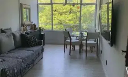 Excelente Apartamento na Lopes Trovão de frente para o Campo de São Bento