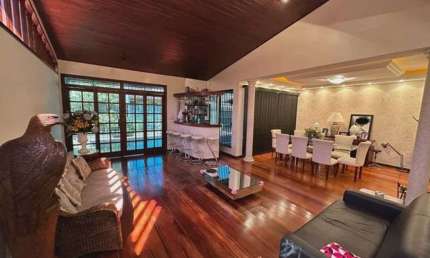 Vendo ampla casa duplex localizada no Miolo de São Francisco