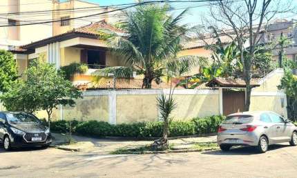 Excelente residência no na Rua Waldih Curi, Bairro de São Francisco