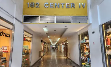 Excelente Sala Comercial no Center 5 em Icaraí - Niterói