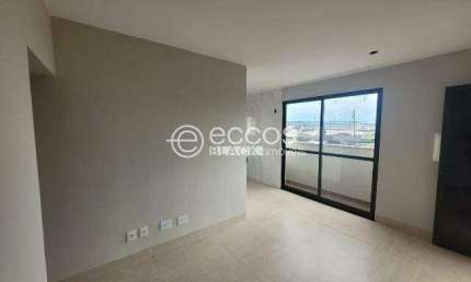 Apartamento para aluguel, 3 quartos, 1 suíte, 1 vaga, Umuarama - Uberlândia/MG