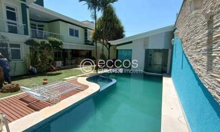 Casa em condomínio para aluguel, 4 quartos, 4 suítes, 6 vagas, Jardim Karaíba - Uberlândia/MG