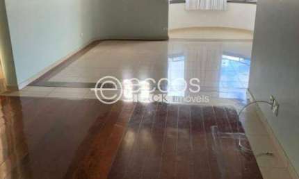 Apartamento à venda, 3 quartos, 3 suítes, 2 vagas, Fundinho - Uberlândia/MG