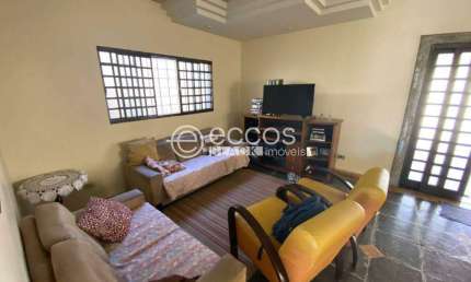 Imóvel Comercial para aluguel, 3 quartos, 2 suítes, 3 vagas, Cidade Jardim - Uberlândia/MG