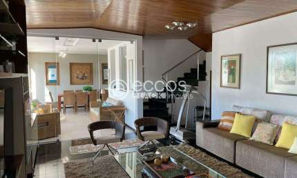 Casa à venda, 4 quartos, 1 suíte, 3 vagas, Tabajaras - Uberlândia/MG