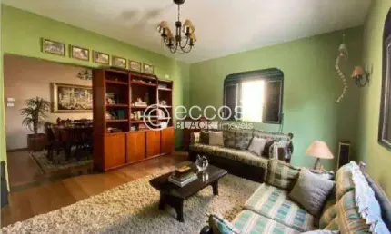 Casa à venda, 3 quartos, 1 suíte, 5 vagas, Tibery - Uberlândia/MG