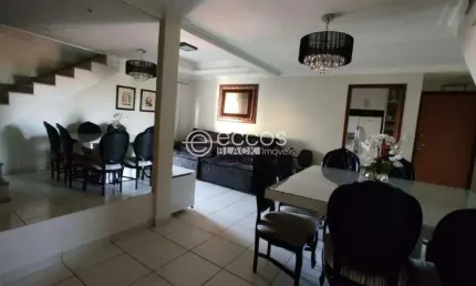Cobertura à venda, 3 quartos, 1 suíte, 3 vagas, Santa Mônica - Uberlândia/MG