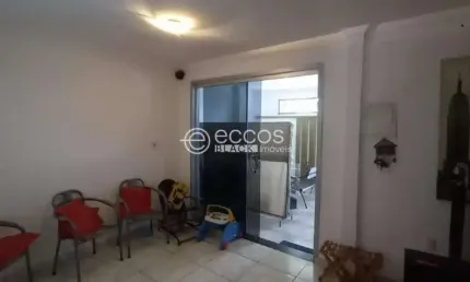 Casa à venda, 5 quartos, 2 suítes, Planalto - Uberlândia/MG