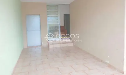 Casa à venda, 3 quartos, 1 suíte, Osvaldo Rezende - Uberlândia/MG