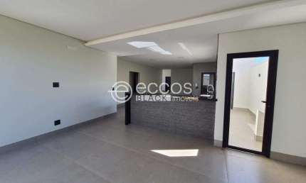 Casa em condomínio com 3 suítes para venda no bairro Novo Mundo