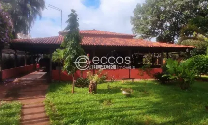 Chácara à venda, 3 quartos, 1 suíte, 6 vagas, Zona Rural - Uberlândia/MG